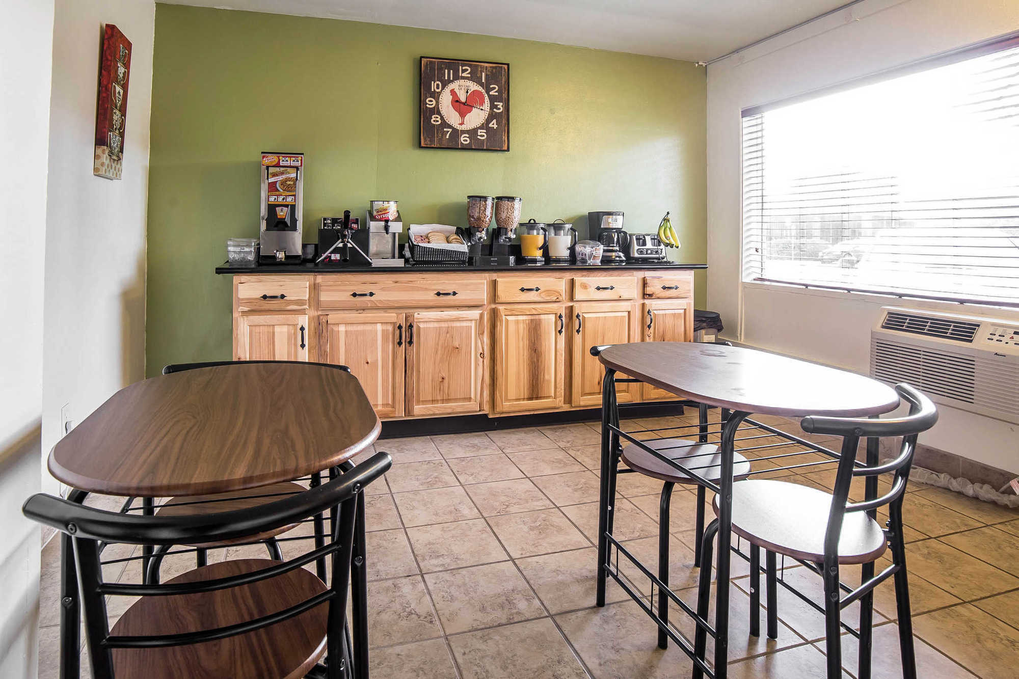 Rodeway Inn & Suites Pendleton Facilities photo