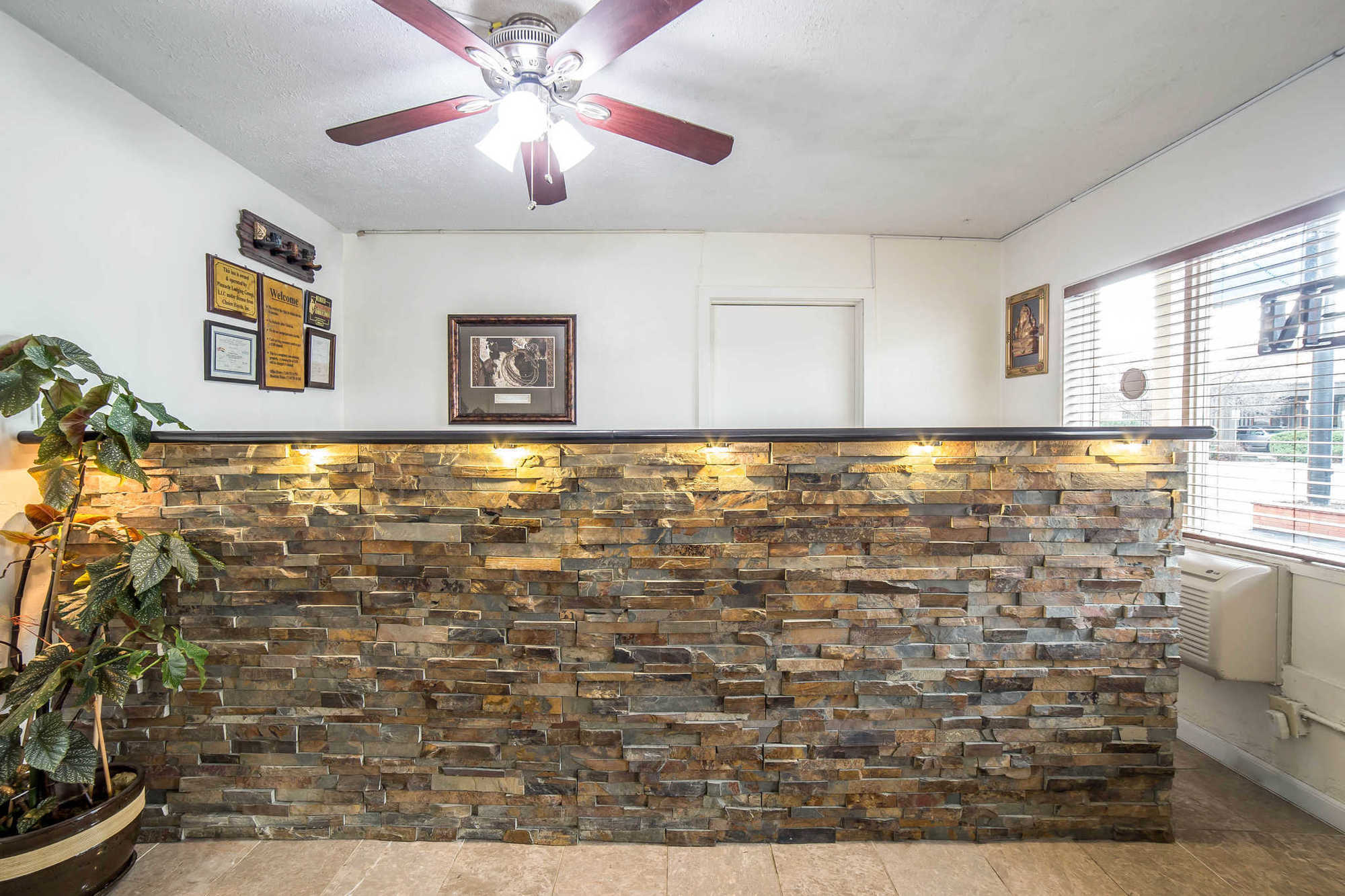 Rodeway Inn & Suites Pendleton Interior photo
