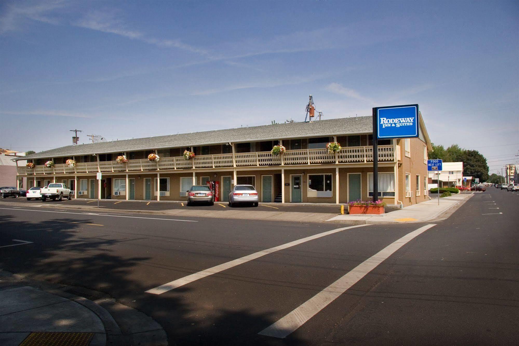 Rodeway Inn & Suites Pendleton Exterior photo